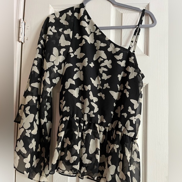 One shoulder Butterfly Blouse - Picture 2 of 2